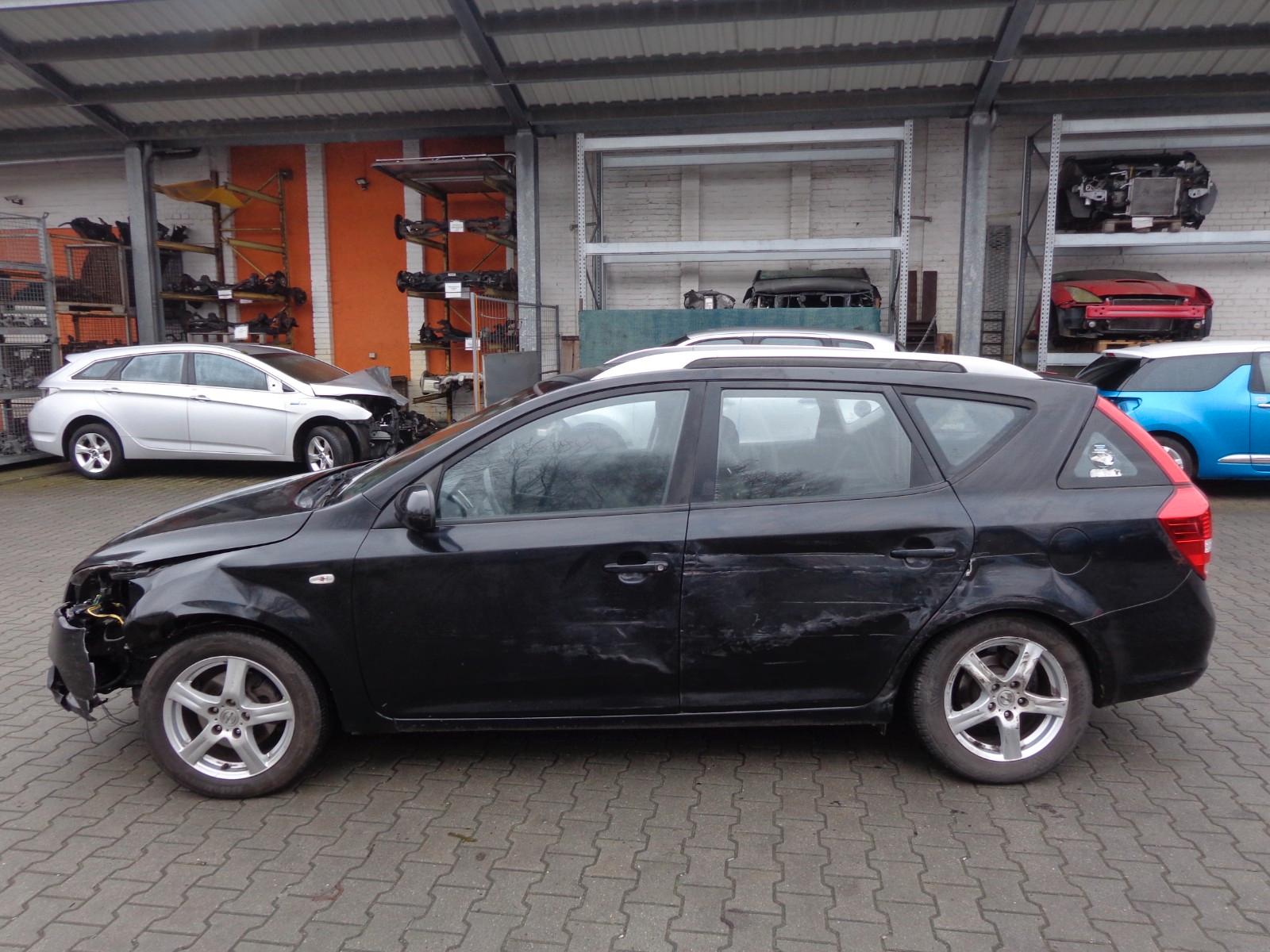 Kia cee'd 2012 — вигляд ззаду