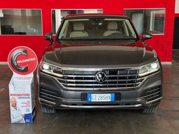 Volkswagen Touareg - 1