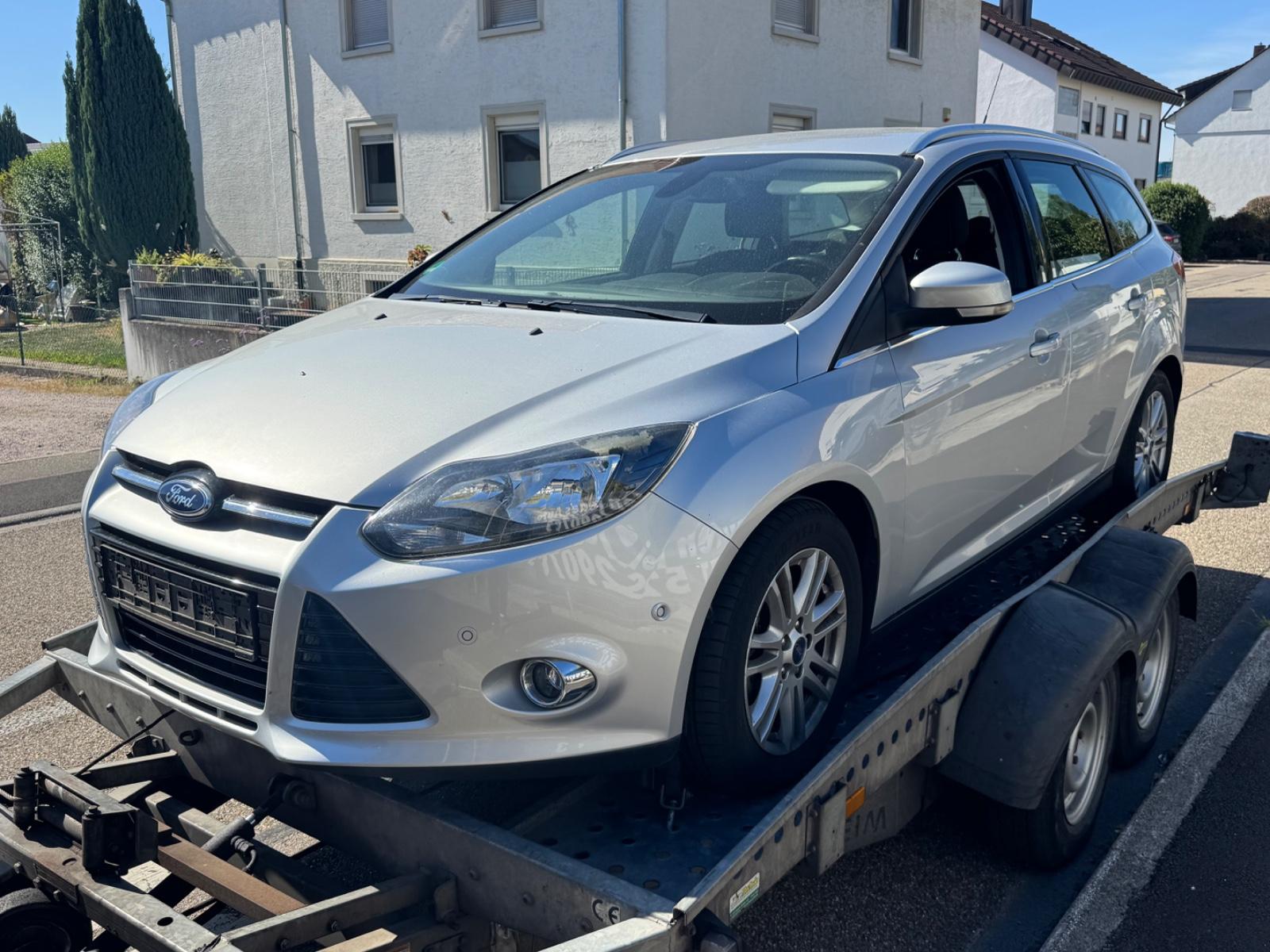 Ford Focus 2013 — вигляд ззаду