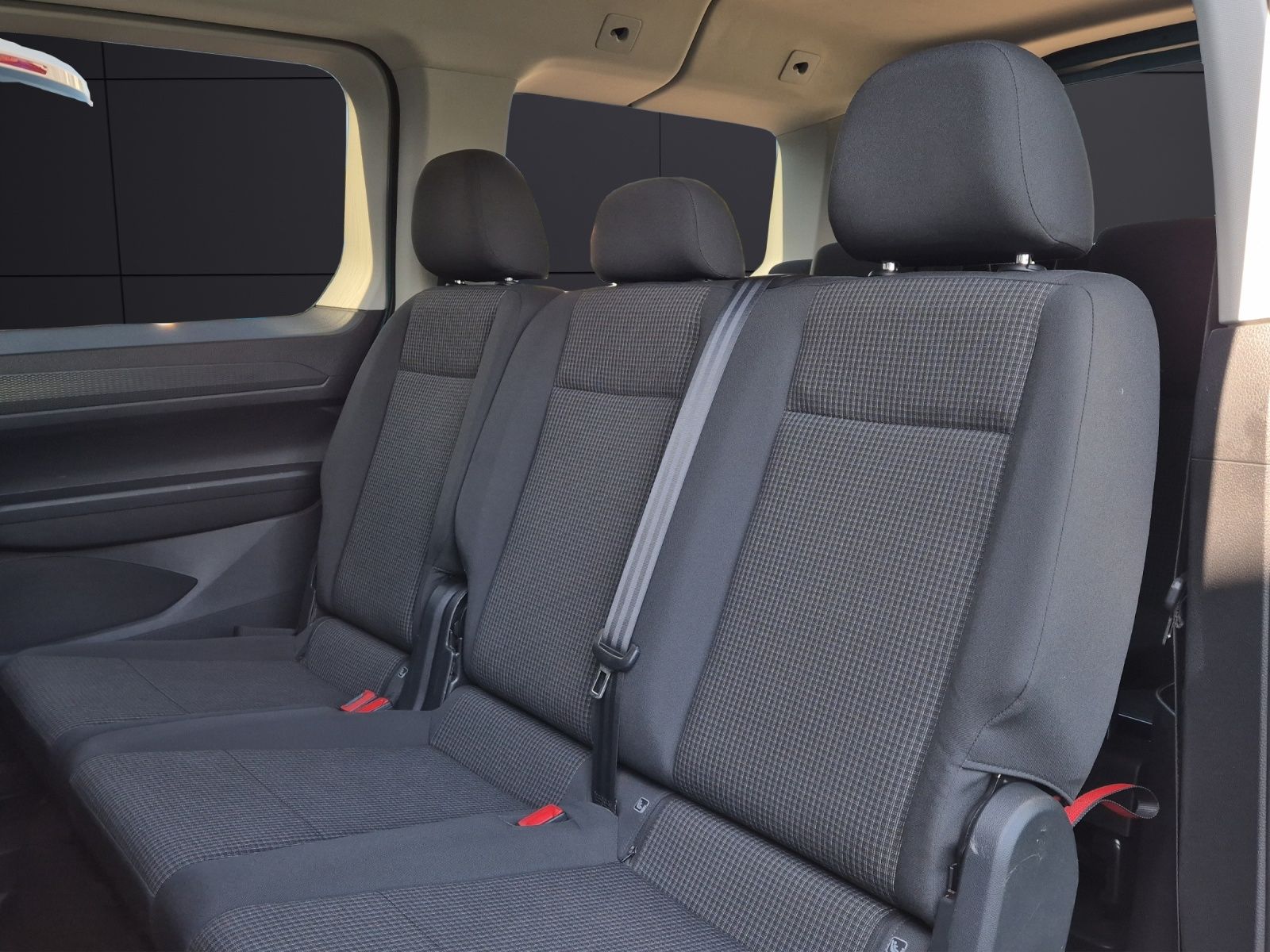 Fahrzeugabbildung Volkswagen Caddy Kombi TDI Maxi 4MOT AHZV LED AHK Klima GRA