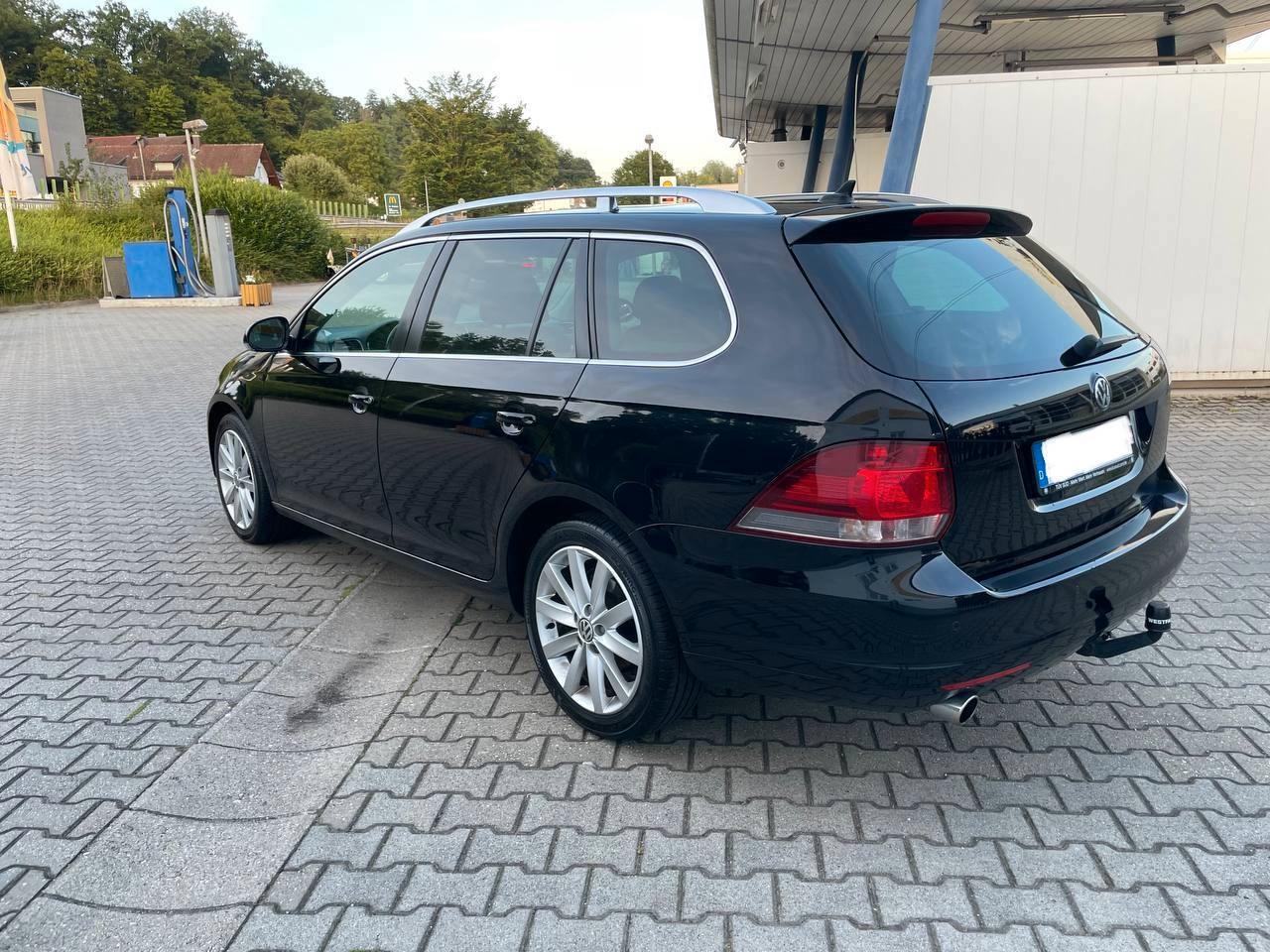 Volkswagen Golf 2010 — engine 1.598 cm³, 105 HP (77kW)