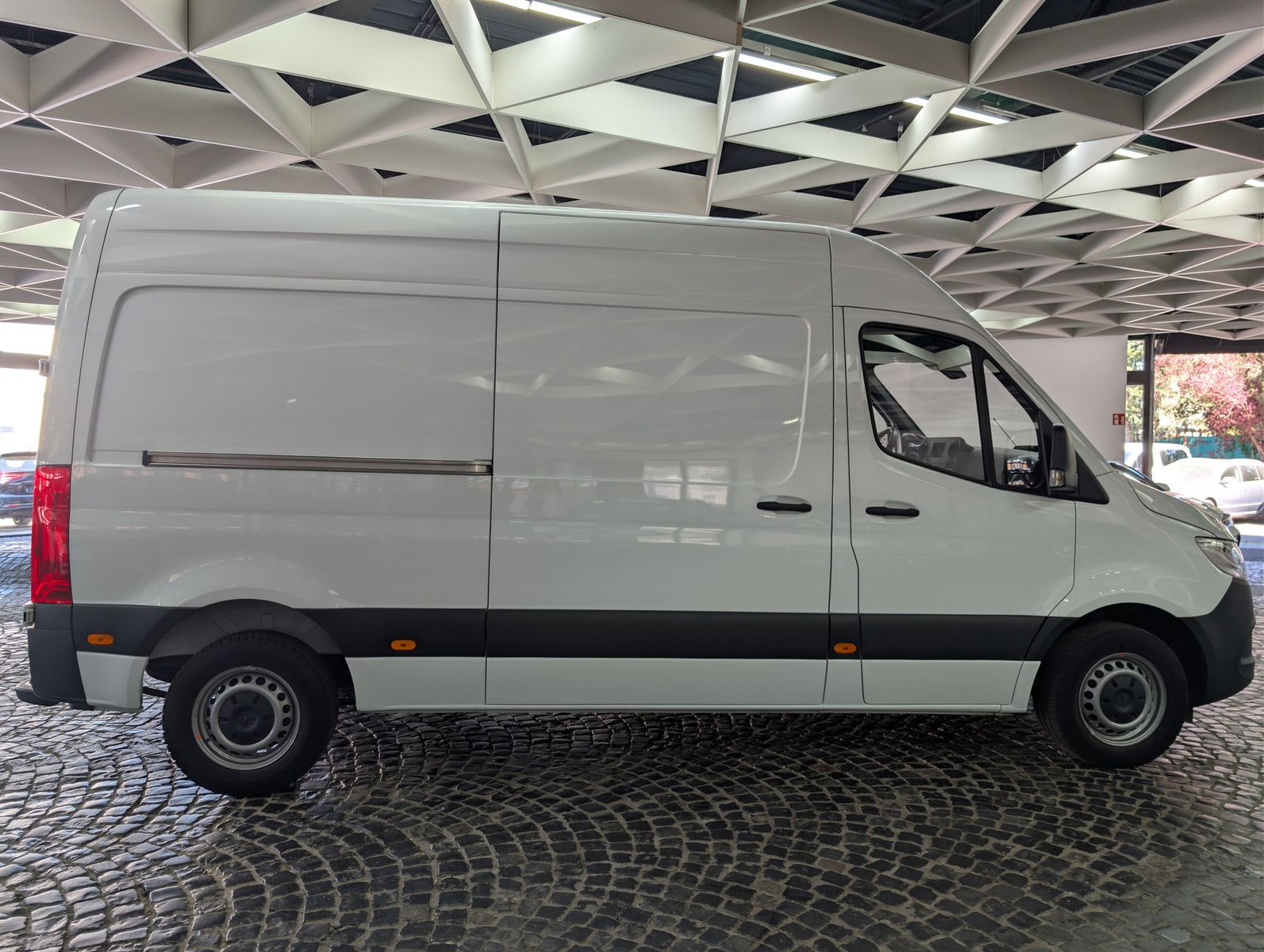 Fahrzeugabbildung Mercedes-Benz Sprinter III 311 2.0 CDI L2 MBUX KAM APP