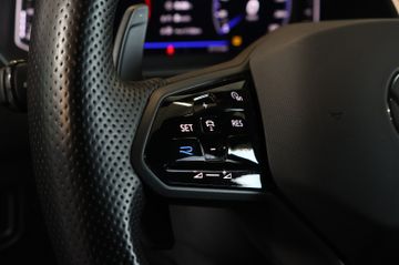 Volkswagen Tiguan R 2.0 TSI 4M HK+AID+ACC+SIDE+MATRIX+19"