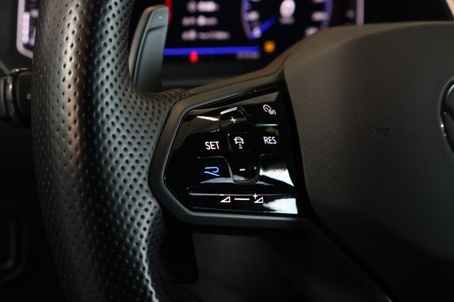 Volkswagen Tiguan R 2.0 TSI 4M HK+AID+ACC+SIDE+MATRIX+19"