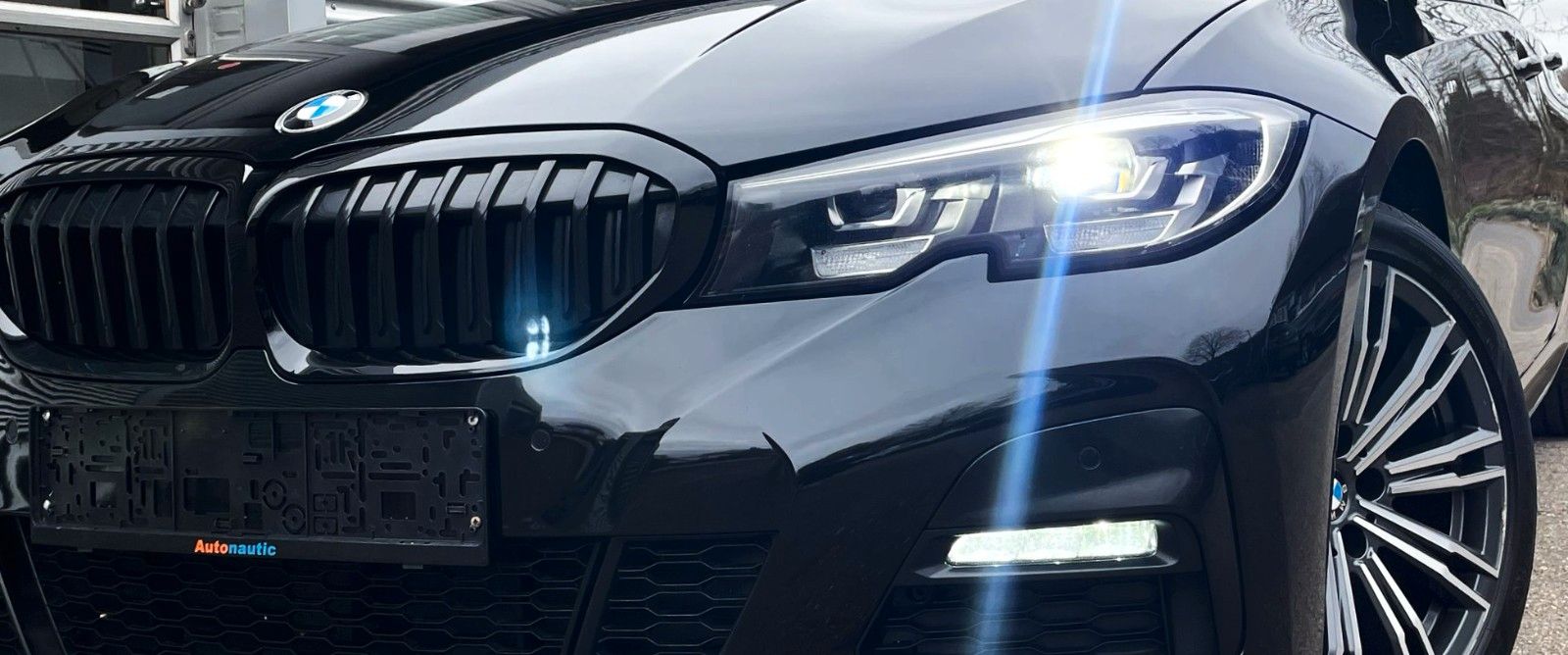 Fahrzeugabbildung BMW 320d M SPORT SAG tLEDER NAVI HiFi LIVE COCPIT+