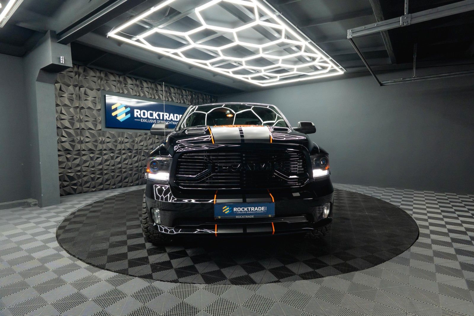 Fahrzeugabbildung Dodge RAM 5.7 V8 HEMI 4x4 OFFROAD Night HarleyDavidson