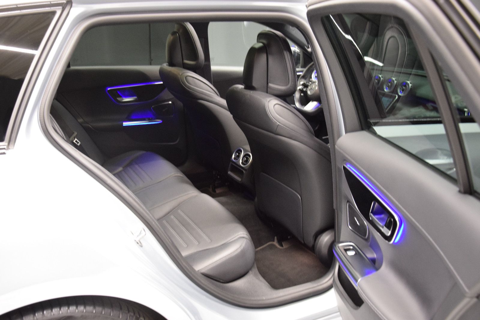 Fahrzeugabbildung Mercedes-Benz C 200 T AMG Night Pano Ambiente 360°