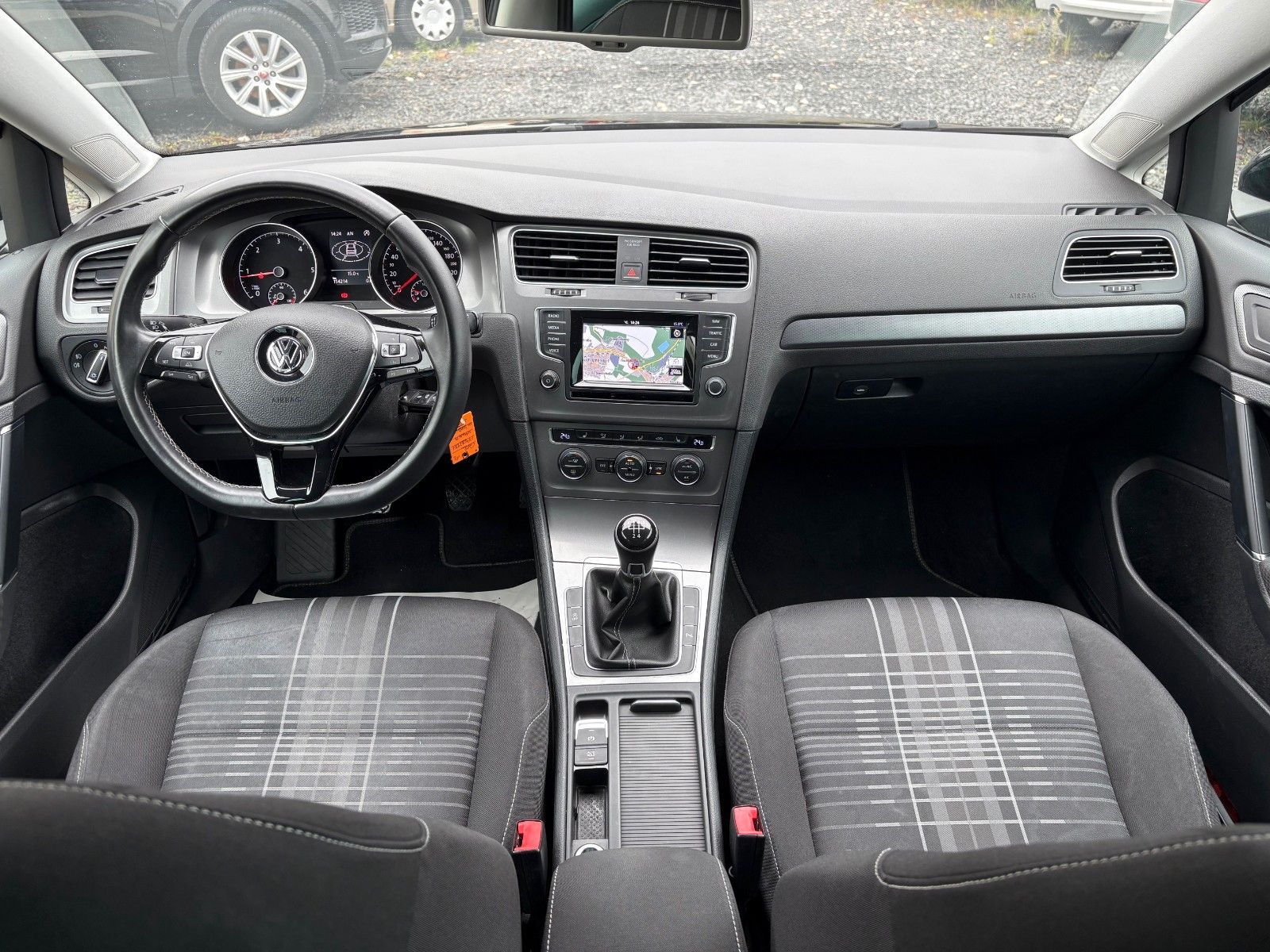 Fahrzeugabbildung Volkswagen Golf VII 1.6 TDI Lim. Lounge Navi Klima 2.HAND