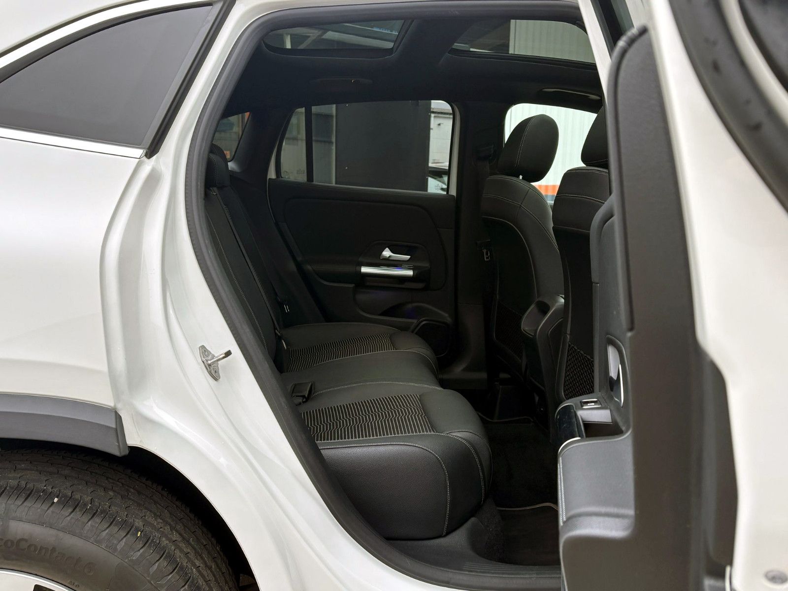 Fahrzeugabbildung Mercedes-Benz GLA250 4Matic Progressiv AHK KAM AMBI SHZ LED BT