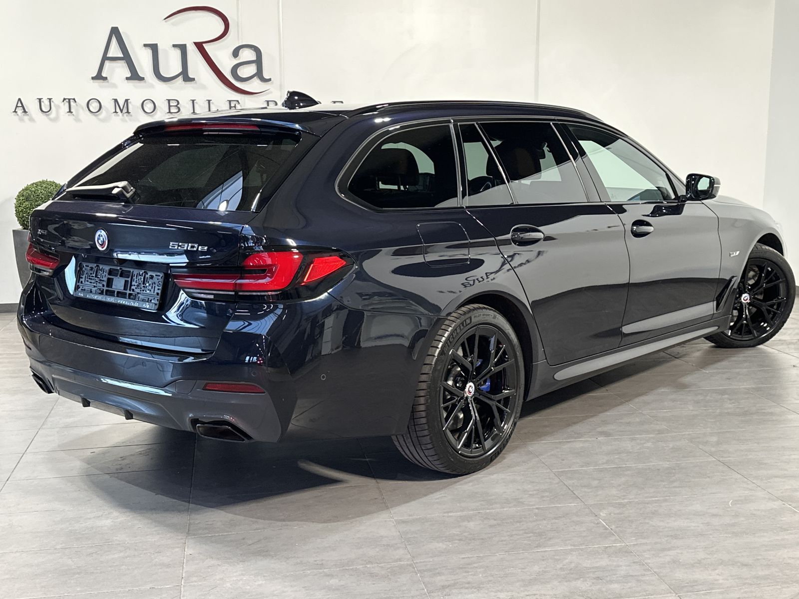 Fahrzeugabbildung BMW 530e Touring xD M-Sport Pro NAV+LASER+AHK+HEADUP