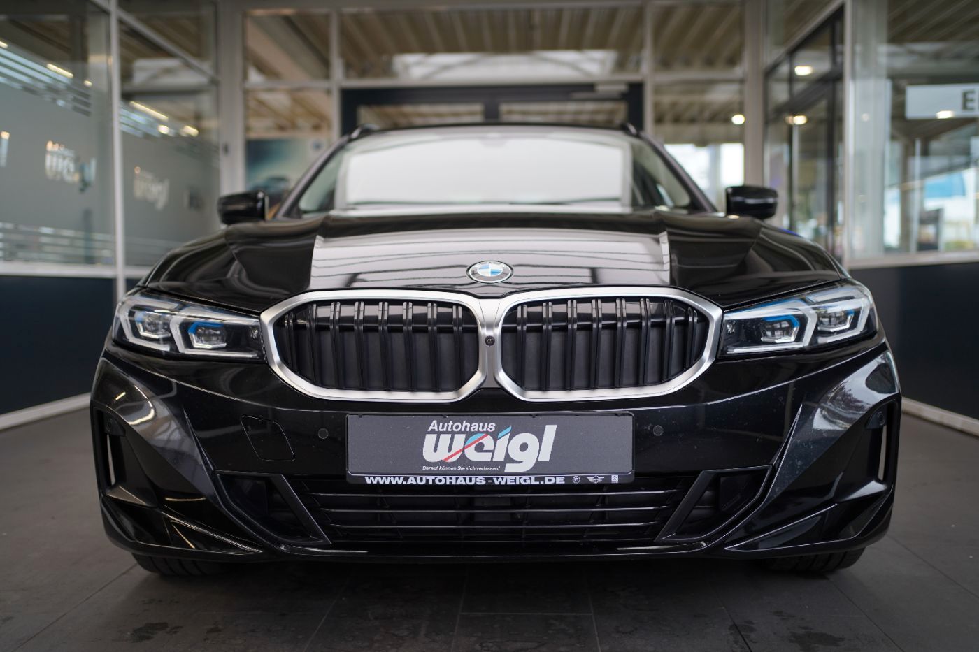 Fahrzeugabbildung BMW 318i Touring Navi+HeadUp+Kamera+APP+LED