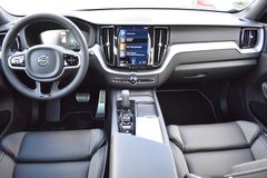 Fahrzeugabbildung Volvo XC60 B4 D AWD R-Design*STHZG*PANO*RFK*ACC*AHK