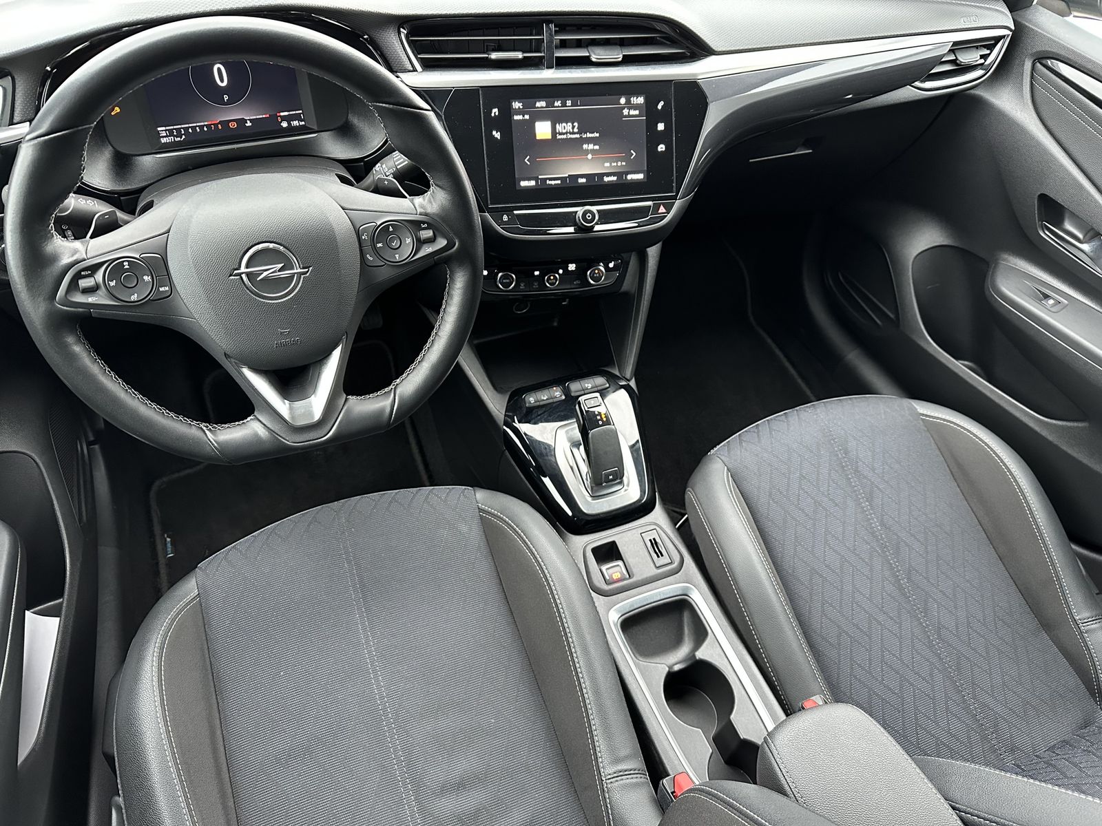 Fahrzeugabbildung Opel Corsa 5-Türer 1.2 Elegance Aut. NAV+LED+ACC+1HD