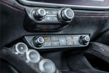 صورة مصغرة 17 لـ 2018 Ferrari GTC4LUSSO