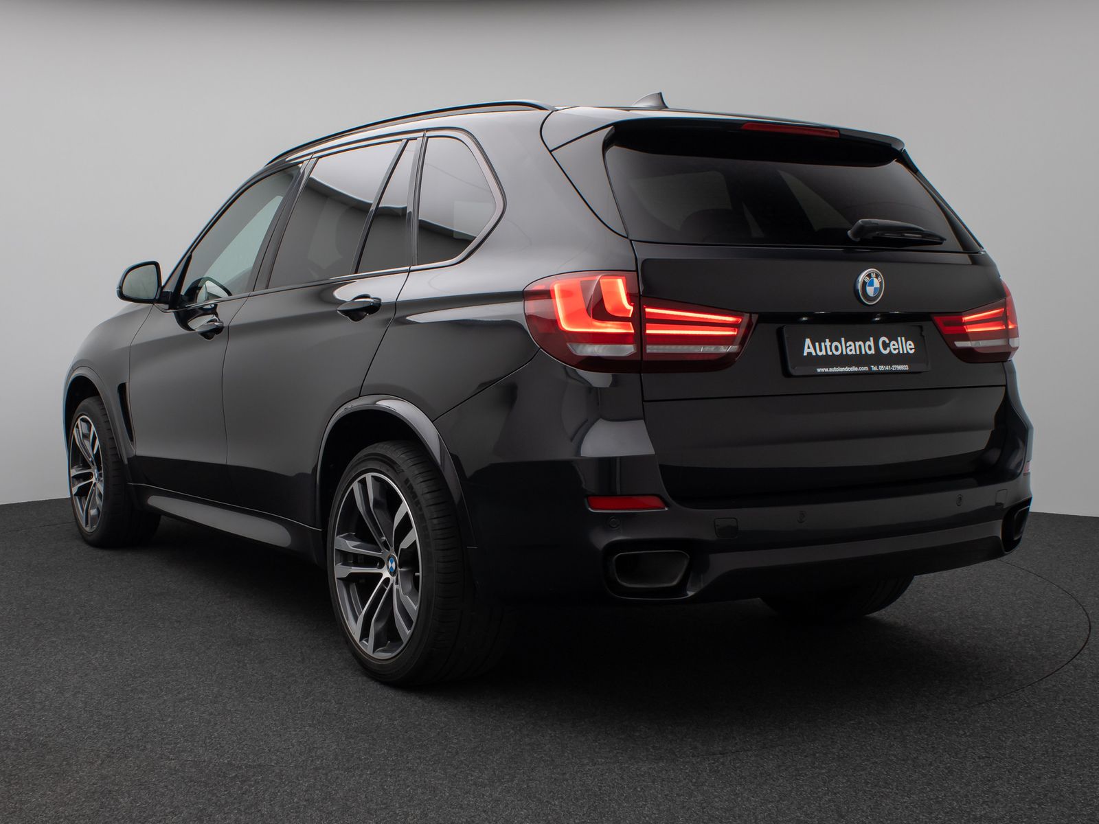 Fahrzeugabbildung BMW X5 M50d Kamera H/K NaviPro Xenon AHK Alarm