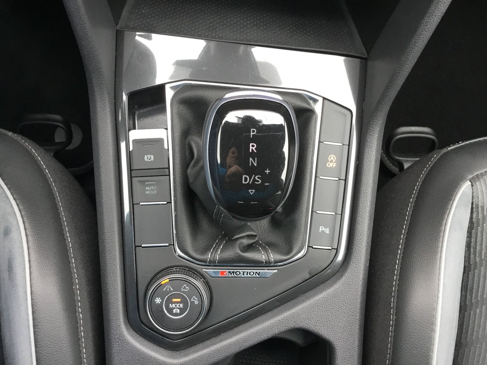 Fahrzeugabbildung Volkswagen Tiguan Allspace 2.0 TDI DSG 4M R-Line+AHK+20"