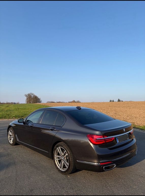 Image of BMW 730