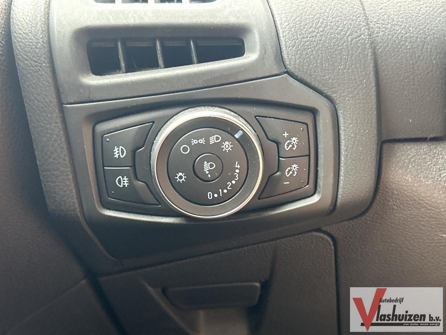 Ford Focus 2015 — photo 20