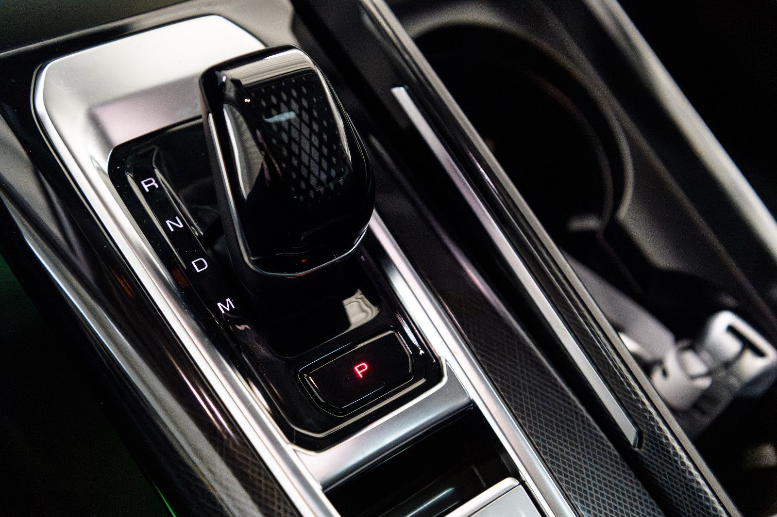 Fahrzeugabbildung GWM Wey 05 2.0 PHEV LUXURY 4WD Sitzpaket