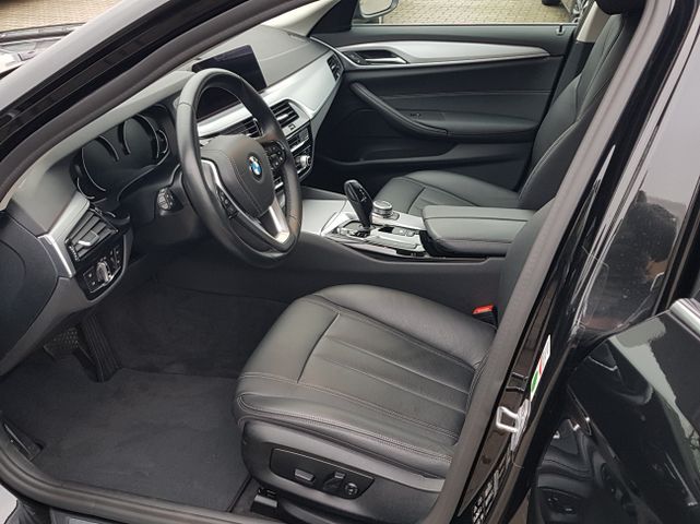 Fahrzeugabbildung BMW 530d Touring xDrive+AdaptivLED+Navi+Leder+Kamera