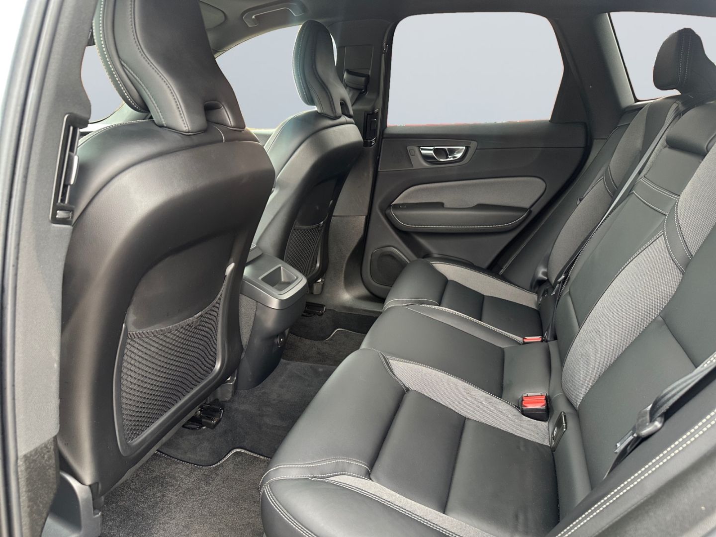Volvo XC60 B4 2WD R Design LED 21'' Sportfahrw AHK CA foto 16