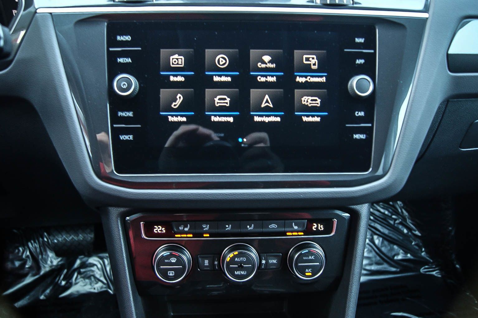 Fahrzeugabbildung Volkswagen Tiguan 2.0TDI 4Motion DSG R-LINE Black Style 19'