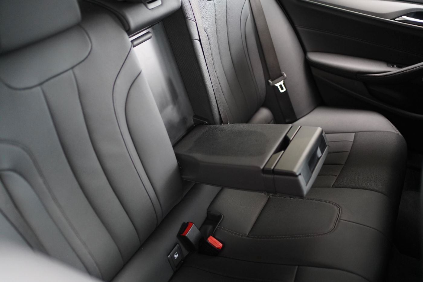 Fahrzeugabbildung BMW 530d xDrive +ParkingAssist+AHK+HarmanKardonSyste