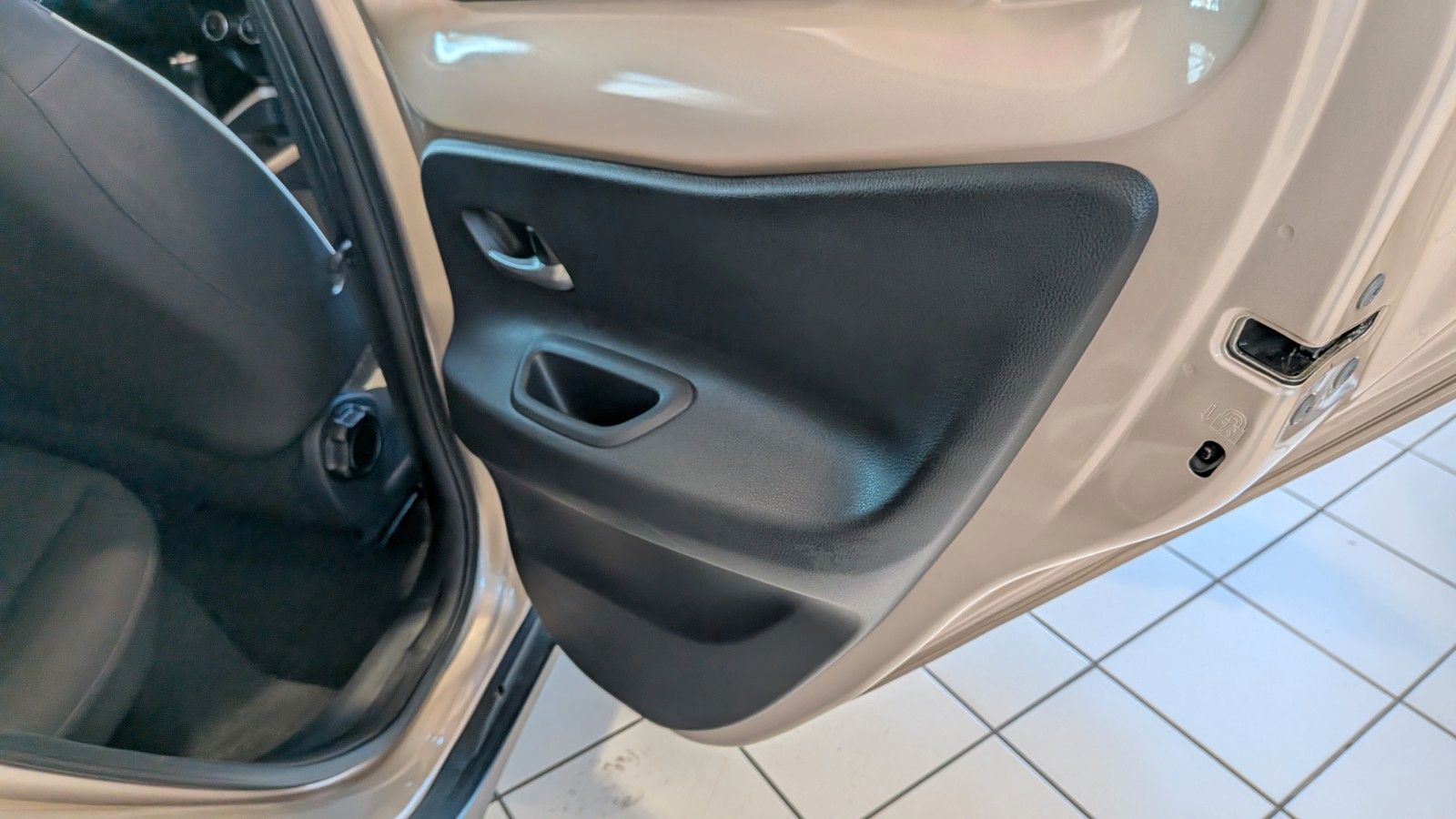 Fahrzeugabbildung Toyota Aygo X Pulse inkl. Rückfahrkamera