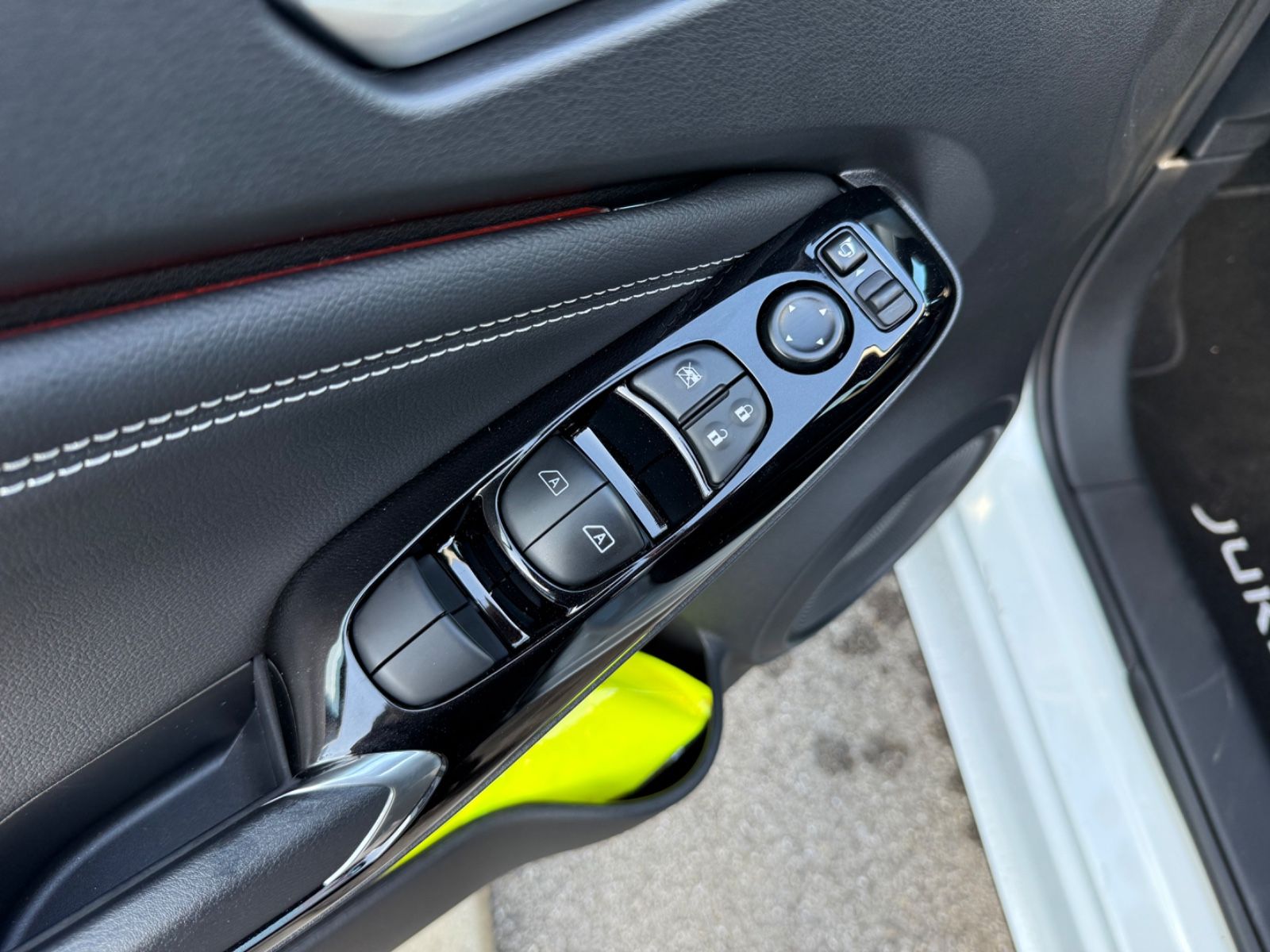 Fahrzeugabbildung Nissan Juke Tekna - Autom., Leder, Winter-Paket