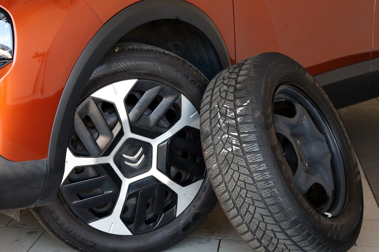 Fahrzeugabbildung Citroën C4 Lim. Feel App Connect,PDC,8 fach bereift