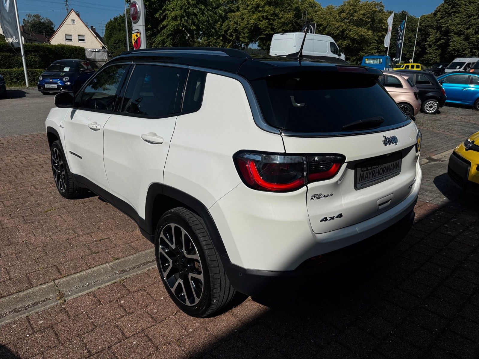 Fahrzeugabbildung Jeep COMPASS LIMITED 4X4 GLASDACH SITZKÜHLUNG DIESEL