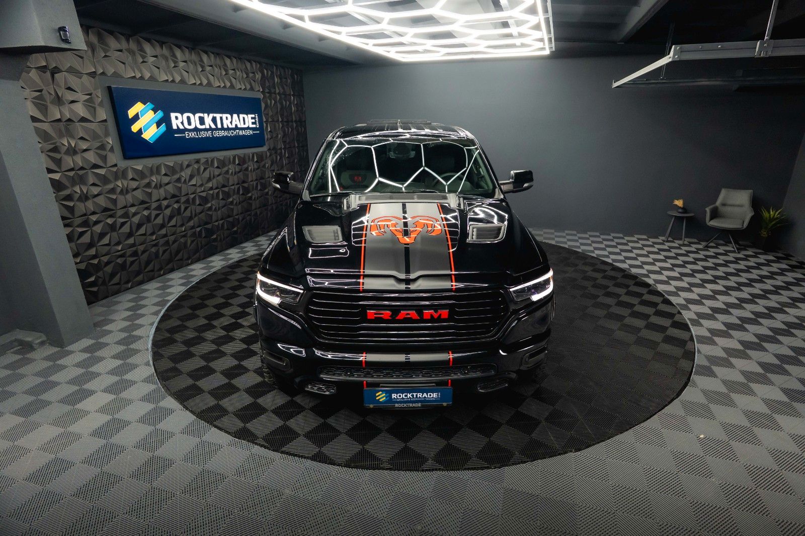 Fahrzeugabbildung Dodge RAM 5.7 V8 HEMI 4x4 OFFROAD Night-Paket Limited