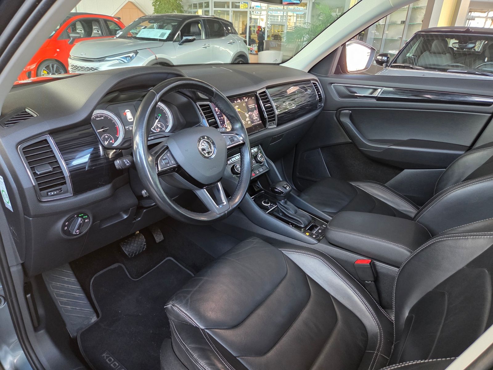 Fahrzeugabbildung SKODA Kodiaq Style 4x4 PANO MEMORY 360° STNDHZ