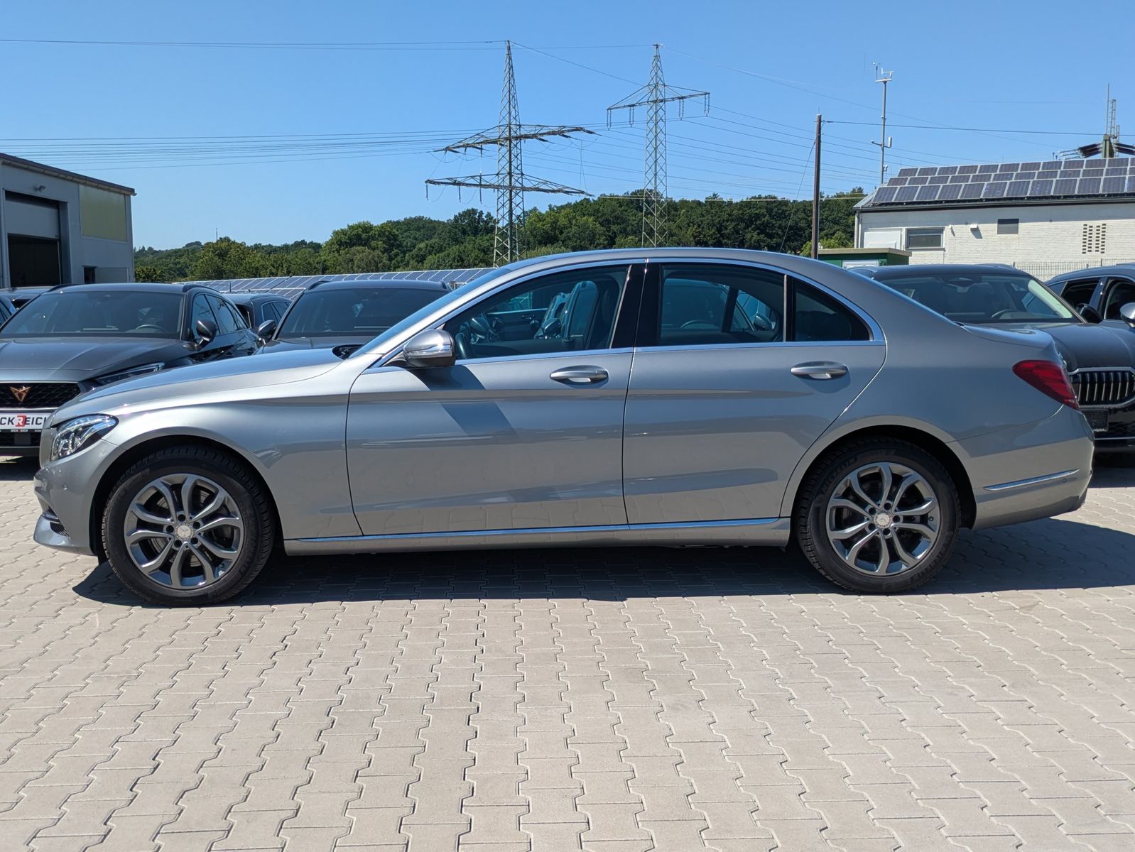 Illustration du véhicule Mercedes-Benz C 250 d BlueTec AVANTGARDE 4Matic ACC/KAM/LED