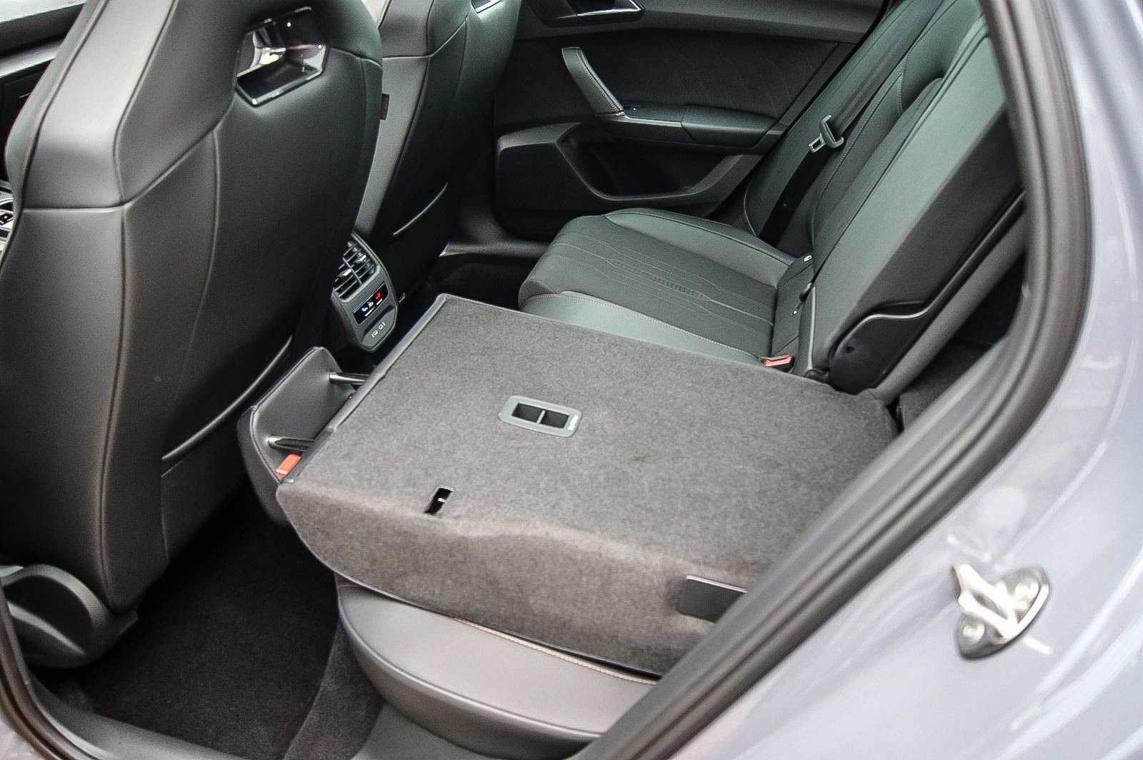 Fahrzeugabbildung CUPRA Leon Sportstourer e-Hybrid PANORAMA CARPLAY ACC