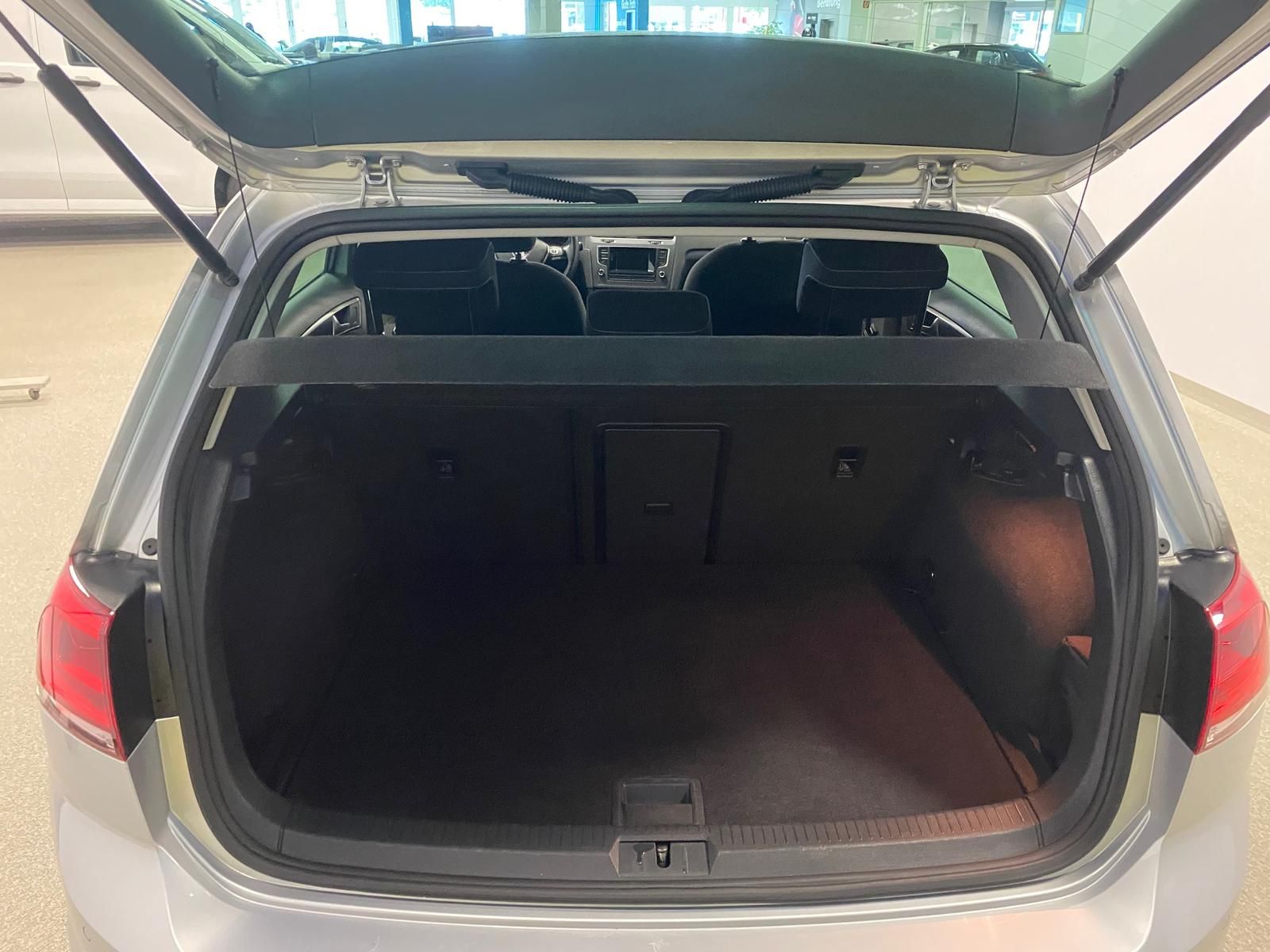 Fahrzeugabbildung Volkswagen Golf 1.2 TSI Lounge BMT+ PDC V&H+SITZHEIZ+KLIMA+