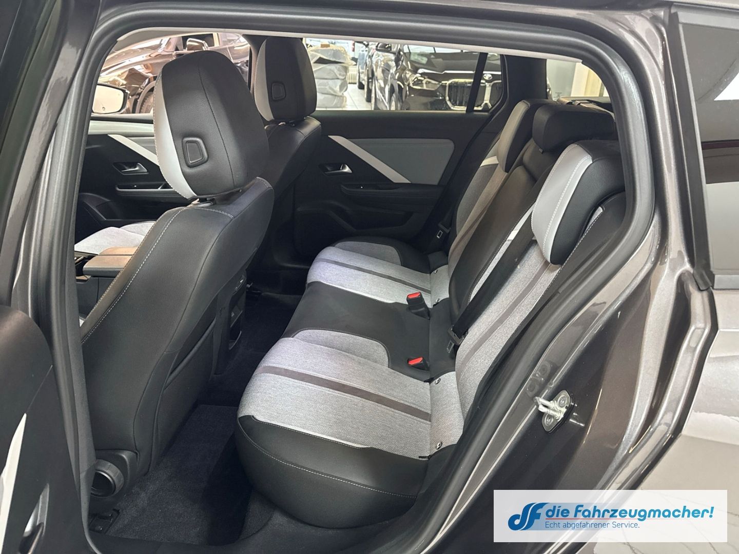 Fahrzeugabbildung Opel Astra L Sports Tourer Elegance Navi LED Apple Ca