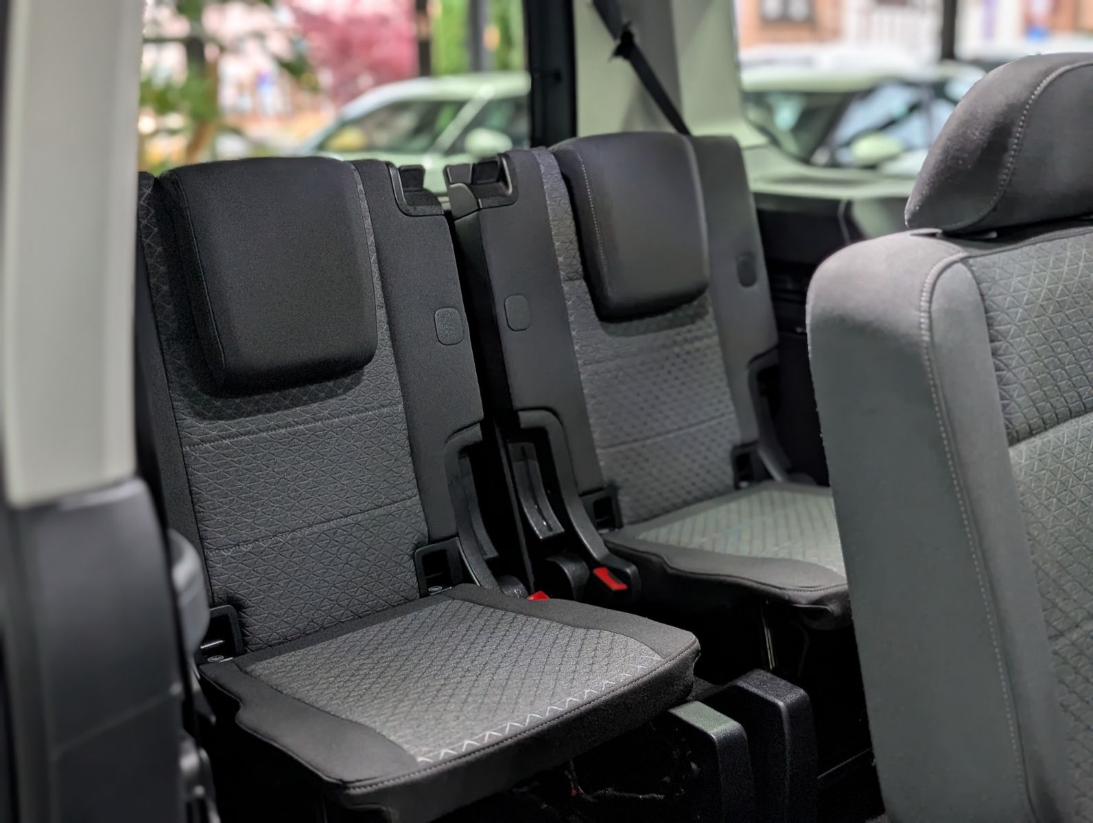 Fahrzeugabbildung Ford Tourneo Connect L2 Titanium 7-Sit Bi-LED Cam AHK