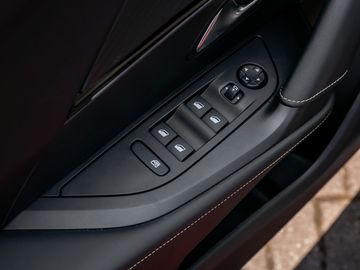 Peugeot 2008 GT Spurhalteassistent Kamera Navi LED AHK