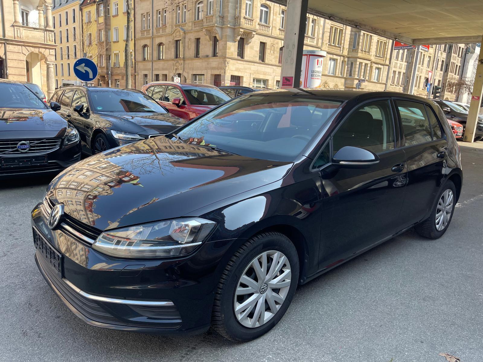 Volkswagen Golf 1.6 TDI BMT DSG NAVI PDC SHZ