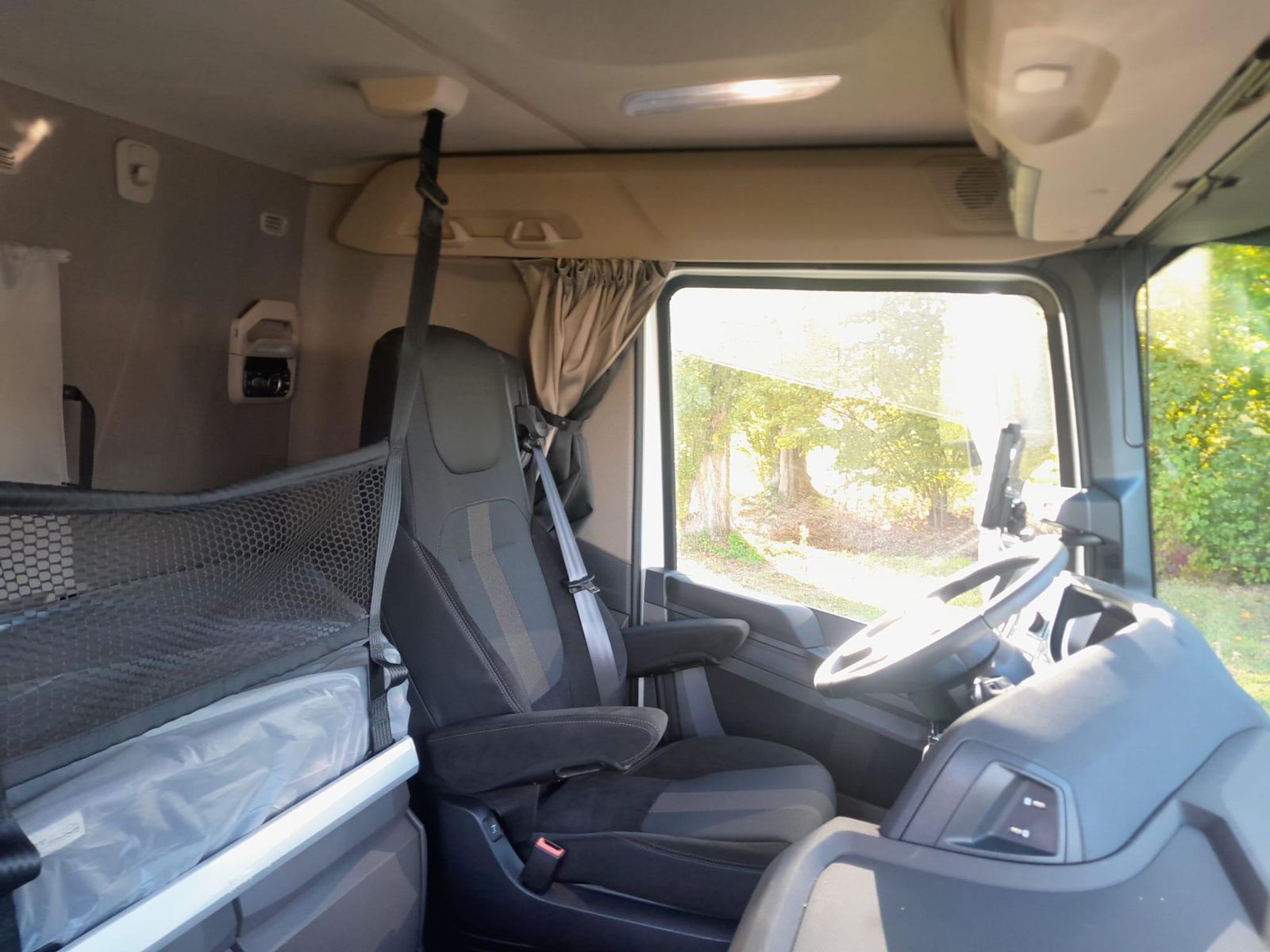 Fahrzeugabbildung DAF FAN XF 480 NGD Abrollkipper PHT 20 Palfinger