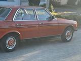 Mercedes-Benz E-Klasse, Mercedes 230, W 123 - Mercedes-Benz 230 in Köln