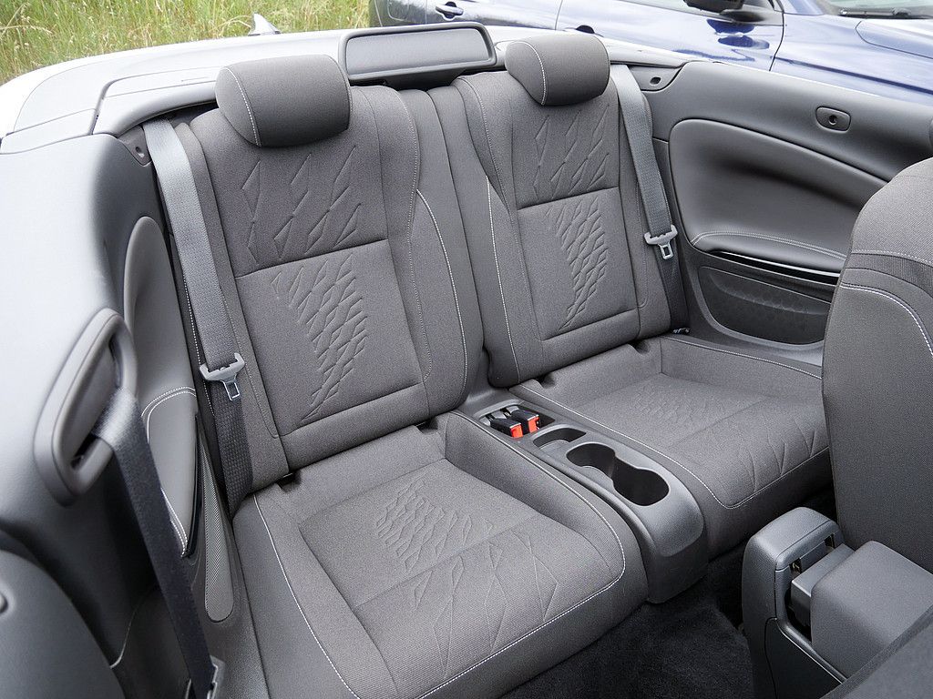Fahrzeugabbildung Opel Cascada 1.4 Turbo Edition KLIMA PDC SITZHEIZUNG