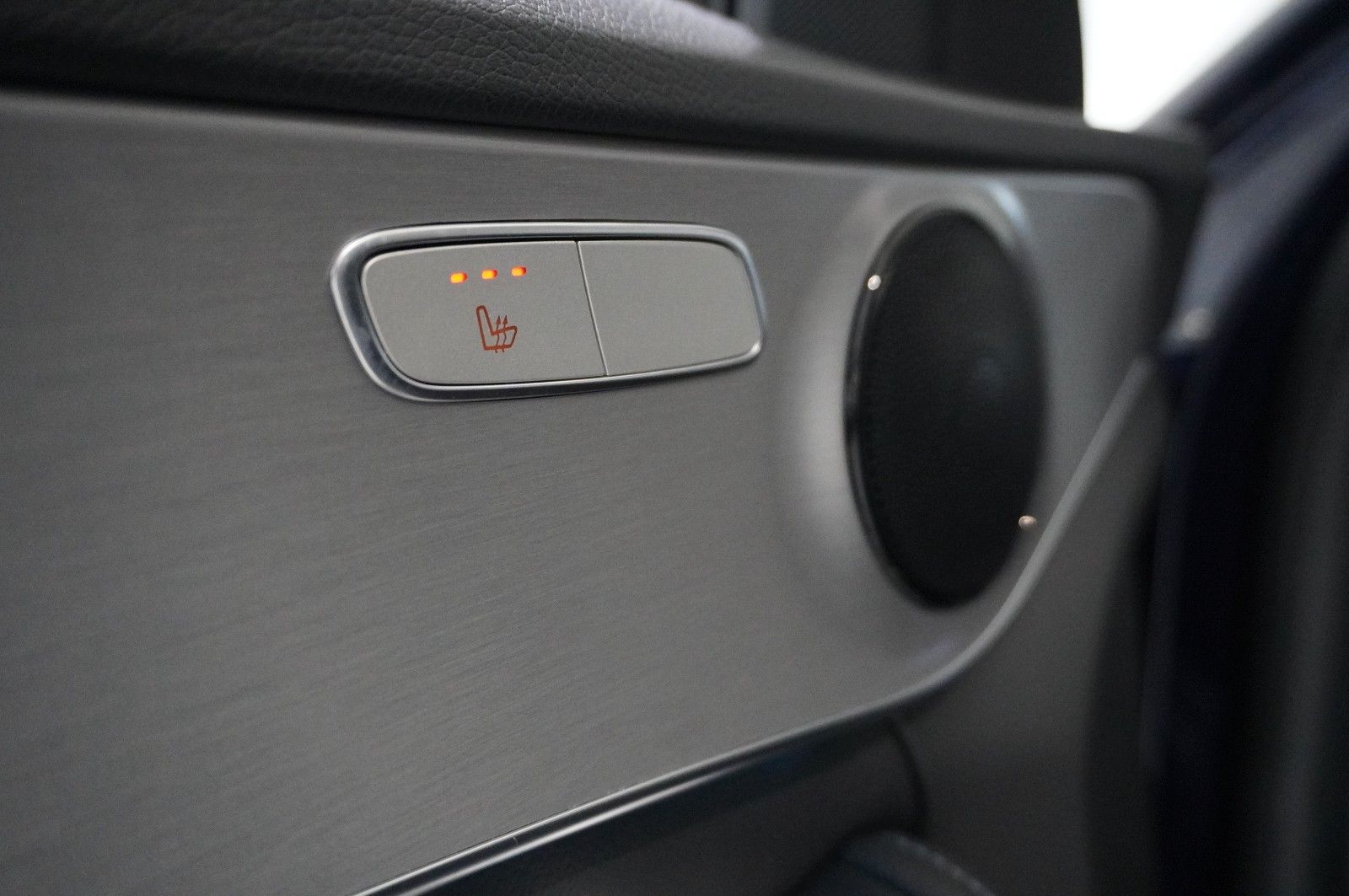 Fahrzeugabbildung Mercedes-Benz C 200 T AMG LINE 9G-TRONIC NAVI/LED/PANO./SPORT