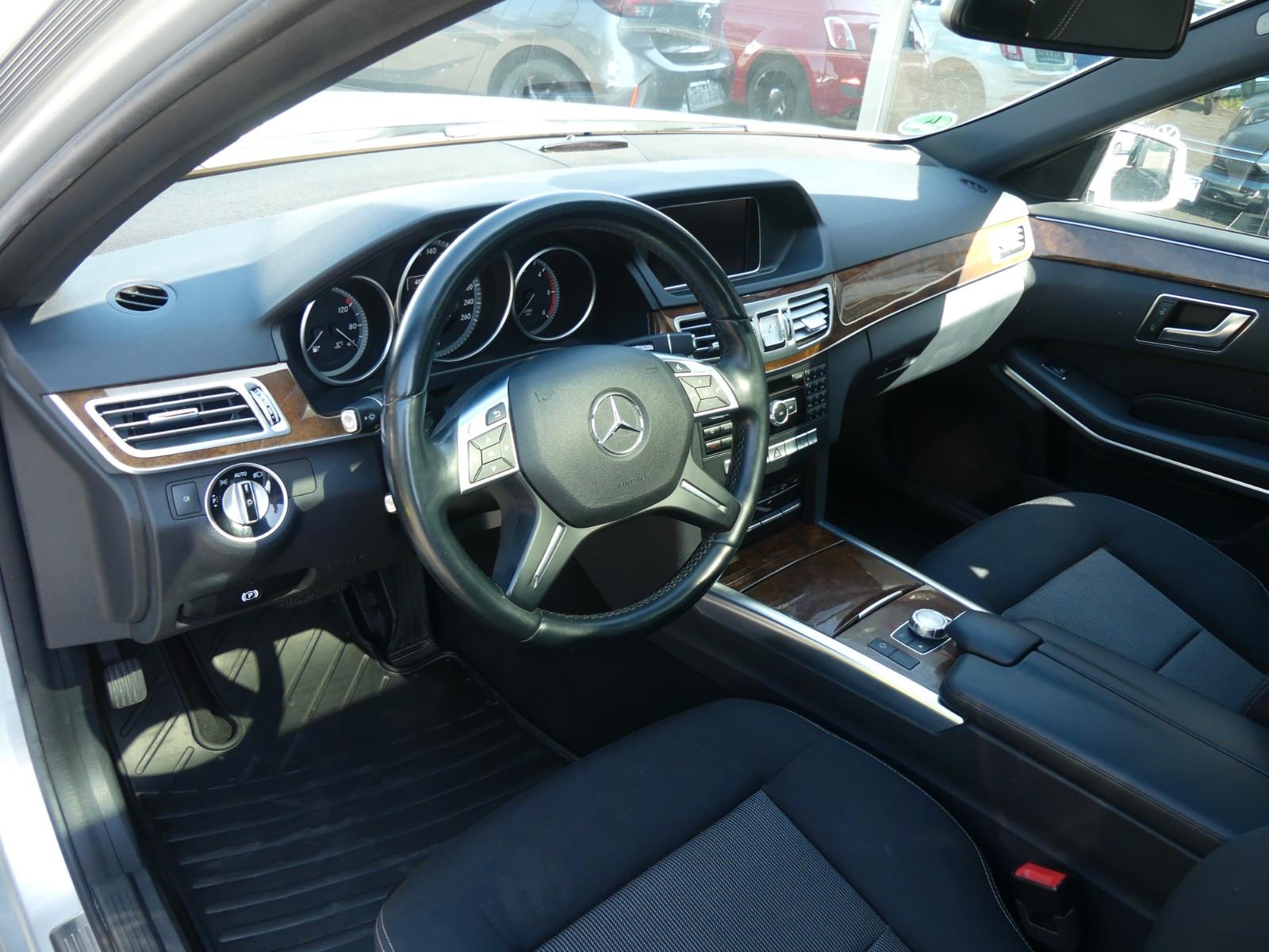 Mercedes-Benz E 220  T-Modell BlueEfficiency Automatik