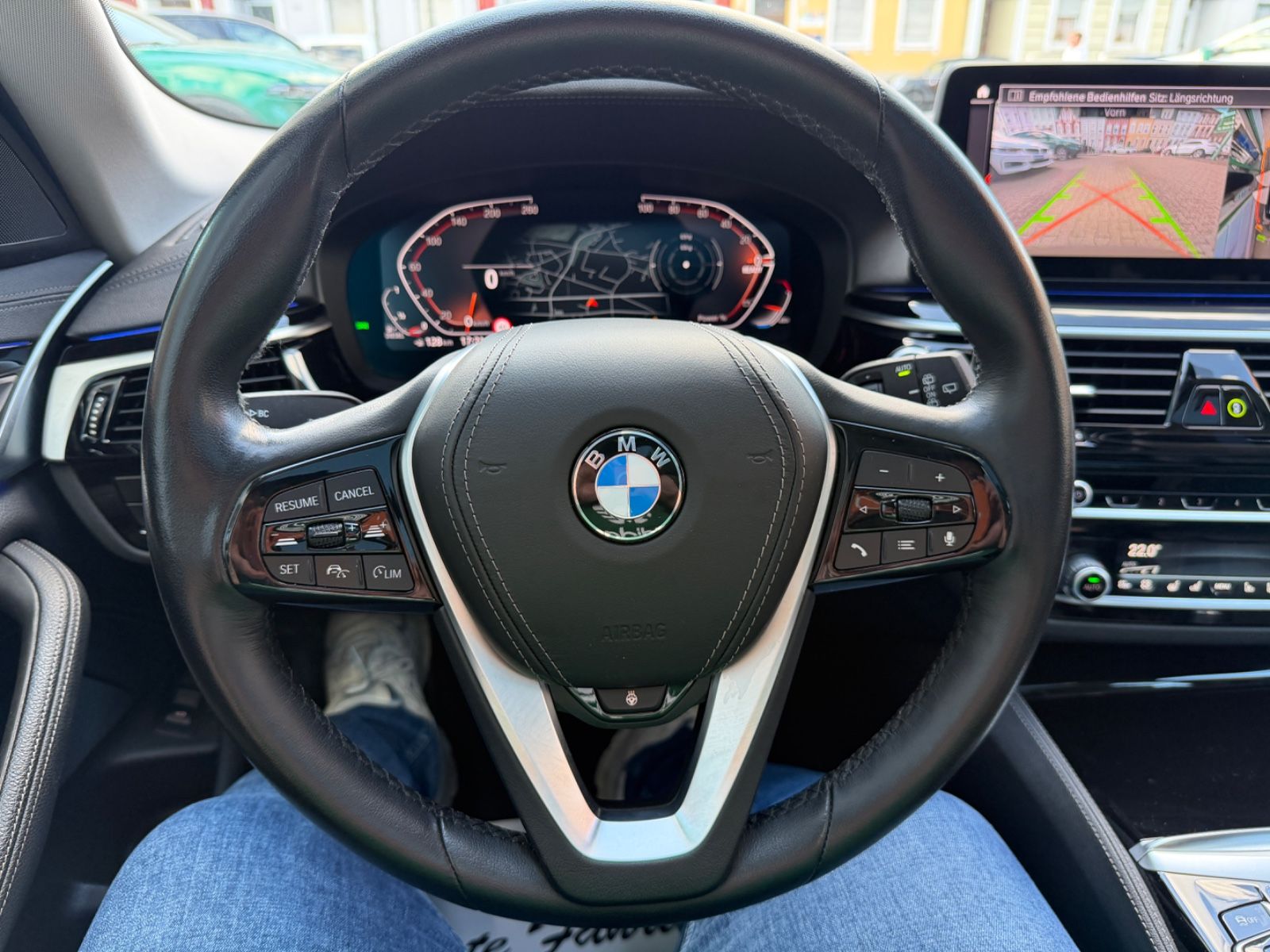 Fahrzeugabbildung BMW 520d Touring xDrive Luxury Line LASER PANO HUD