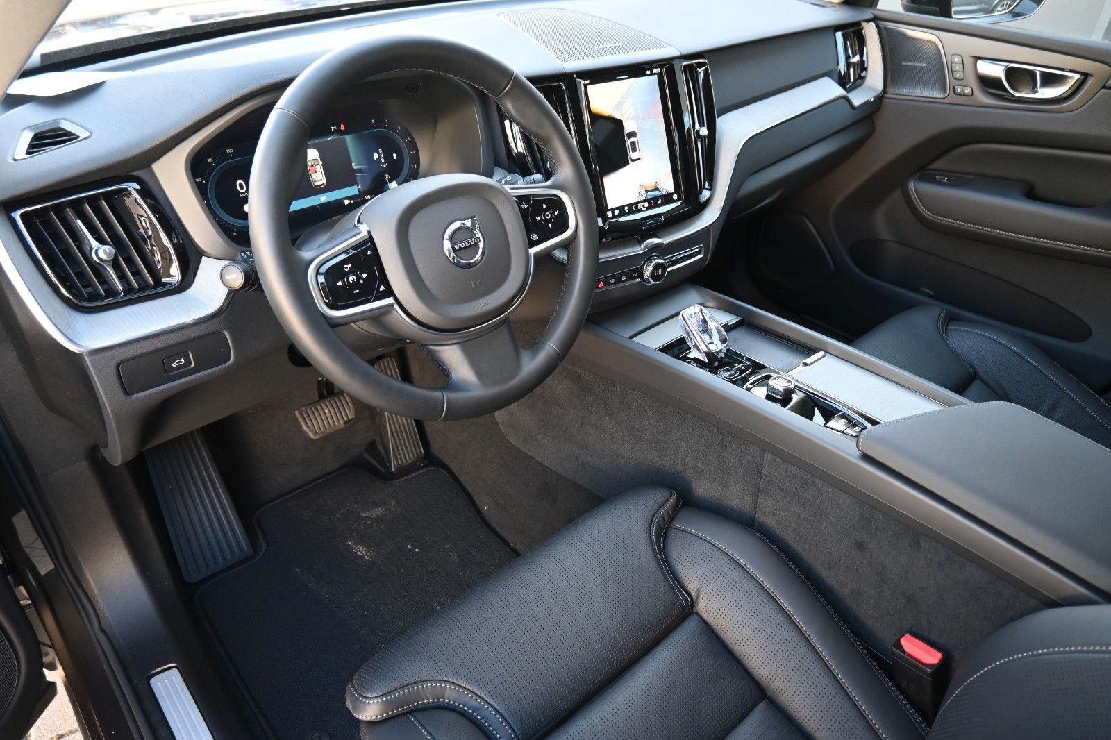 Fahrzeugabbildung Volvo XC60 B5 AWD Plus Dark*H&K*LUFT*360°* ACC*AHK