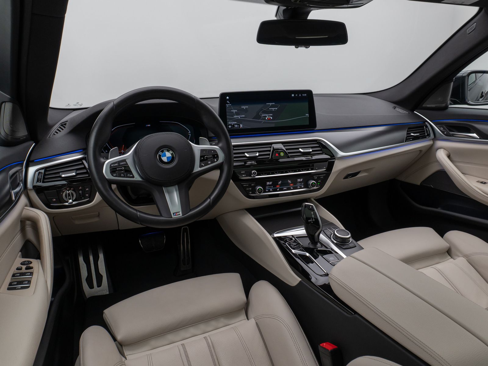 Fahrzeugabbildung BMW 540i xD M Sport Glasdach Kamera HUD DAB H/K 19"