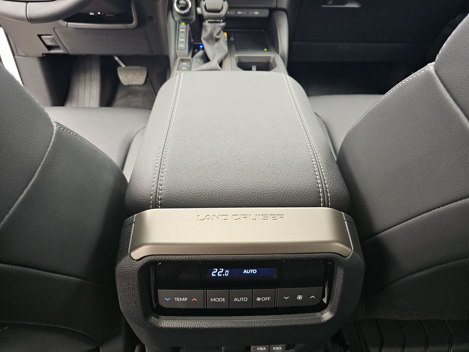 Fahrzeugabbildung Toyota Land Cruiser Premium Hybrid T1 72.000EUR! Stock!