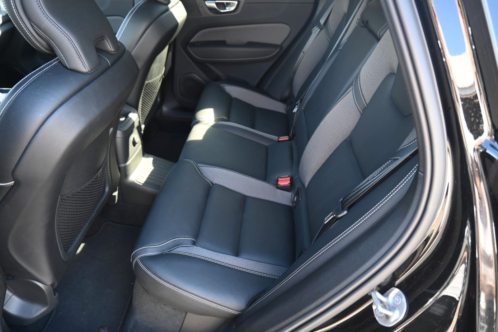 Fahrzeugabbildung Volvo XC60 T8 Plus Dark AWD*360°*FSHZG*AHK*PANO*